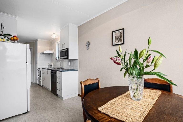 Photo of property in 6 Eton Place, Spotswood, New Plymouth, 4310