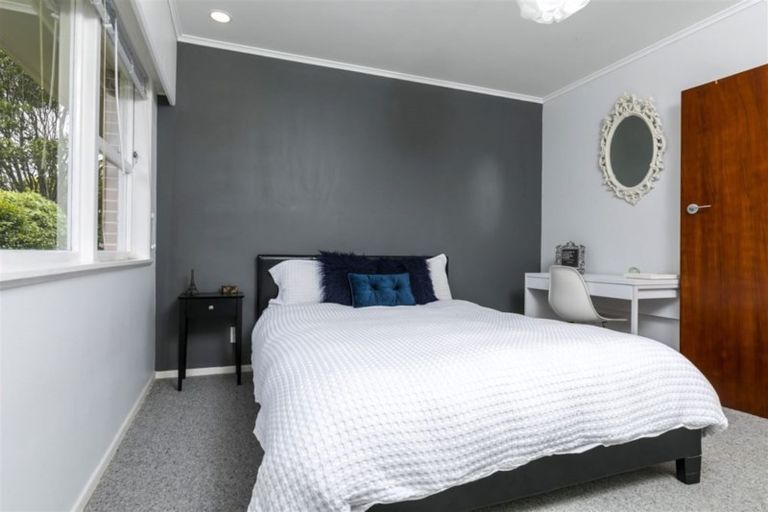 Photo of property in 1066 Scenic Drive North, Swanson, Auckland, 0816