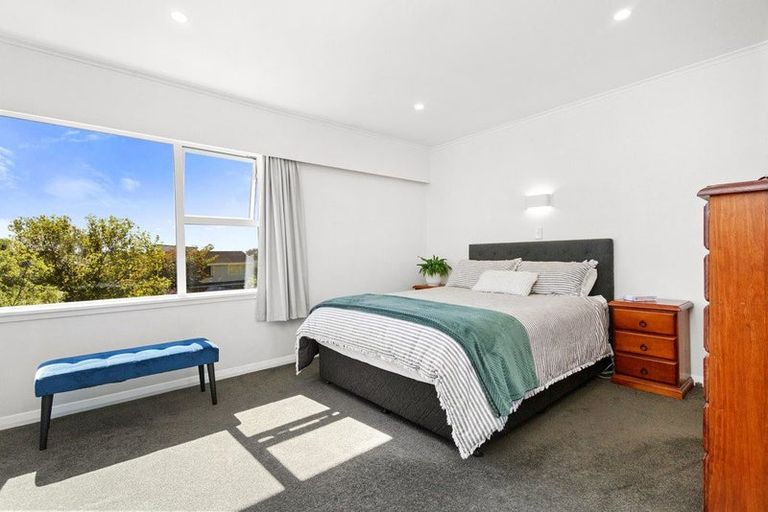 Photo of property in 37 Sunrise Boulevard, Tawa, Wellington, 5028