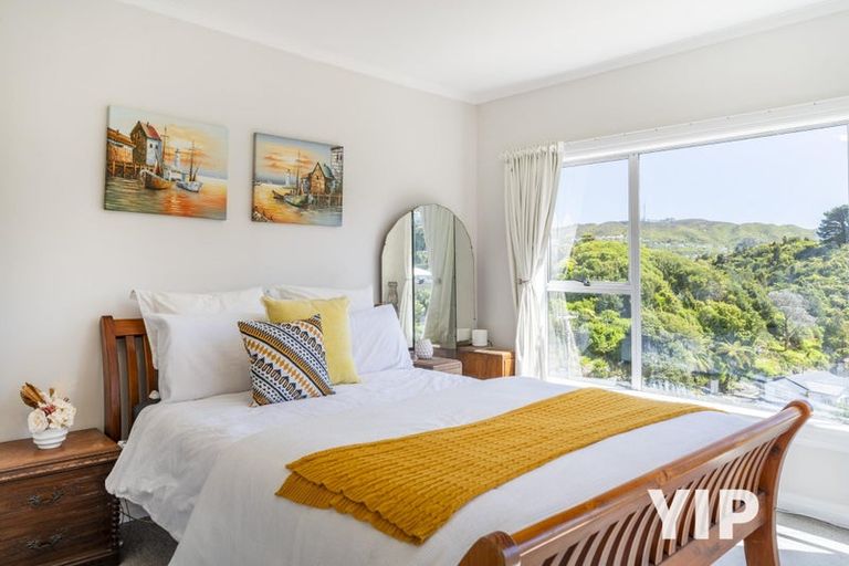 Photo of property in 7 Wakely Road, Newlands, Wellington, 6037