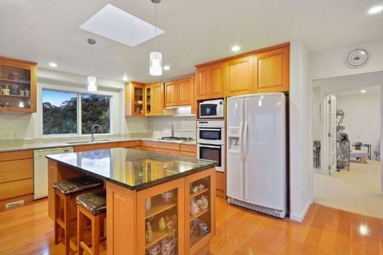 Photo of property in 33a Manly Esplanade, Browns Bay, Auckland, 0630