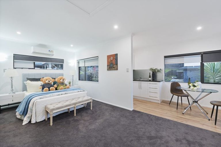 Photo of property in 12 San Casello Rise, Henderson, Auckland, 0612