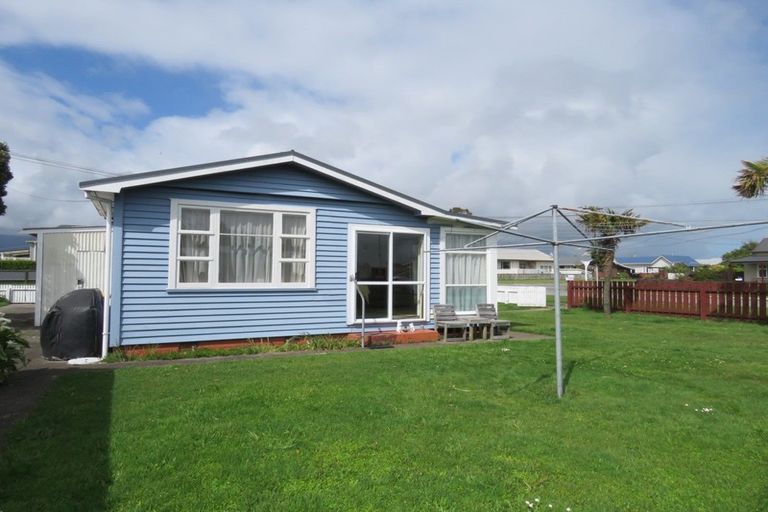 Photo of property in 3 Queen Street, Westport, 7825