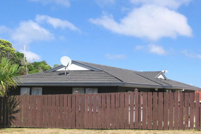 Photo of property in 1 Ashton Fitchett Drive, Brooklyn, Wellington, 6021