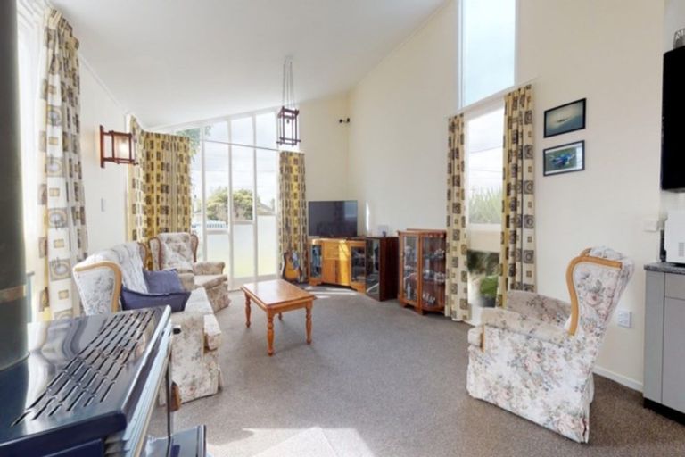 Photo of property in 32 Saint Annes Street, Levin, 5510