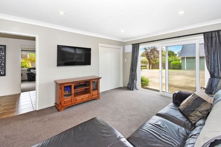 Photo of property in 17 Campbell Street, Waiuku, 2123