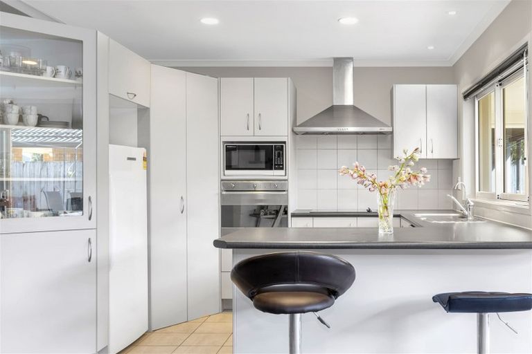 Photo of property in 20 Grabella Place, Papamoa Beach, Papamoa, 3118