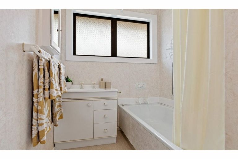 Photo of property in 9 Doyle Place, Avondale, Christchurch, 8061