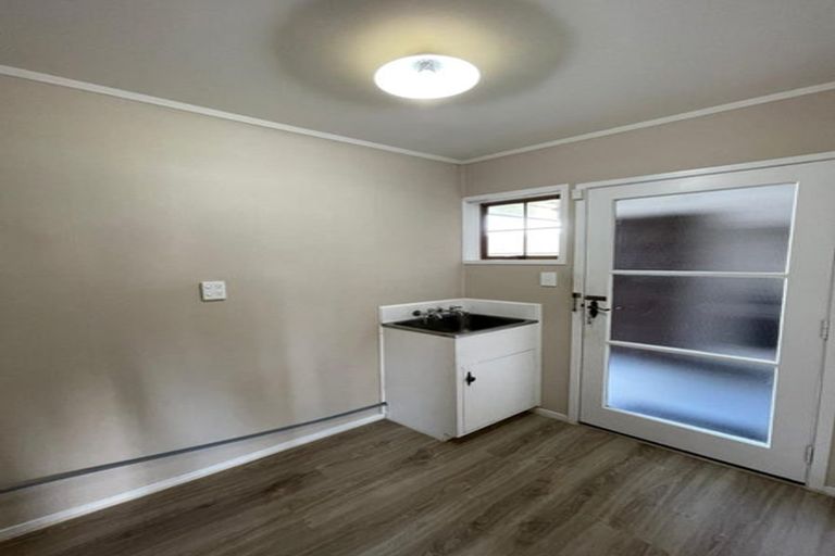 Photo of property in 2 Fitzwater Place, Henderson, Auckland, 0612