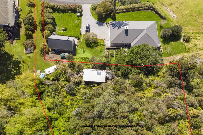 Photo of property in 16 Martin Road, Matakana, 0985