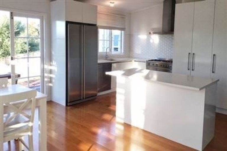 Photo of property in 73 Stanley Road, Glenfield, Auckland, 0629