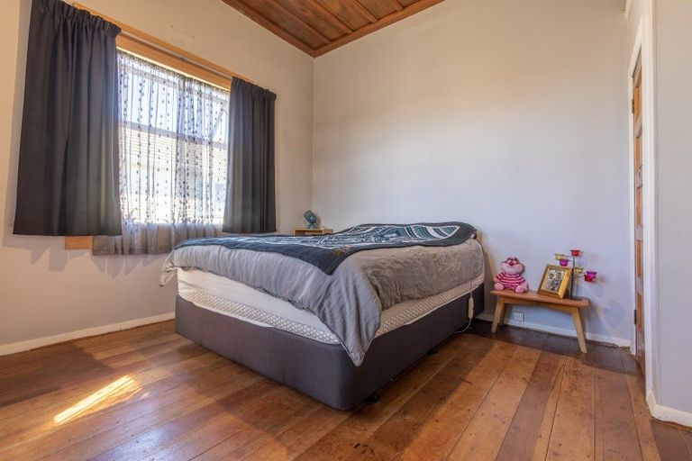 Photo of property in 44 Tennyson Street, Dannevirke, 4930