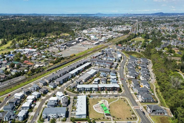 Photo of property in 7 Briddock Way, Swanson, Auckland, 0614