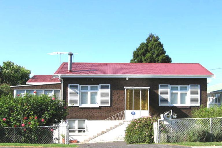 Photo of property in 4 Willerton Avenue, New Lynn, Auckland, 0600