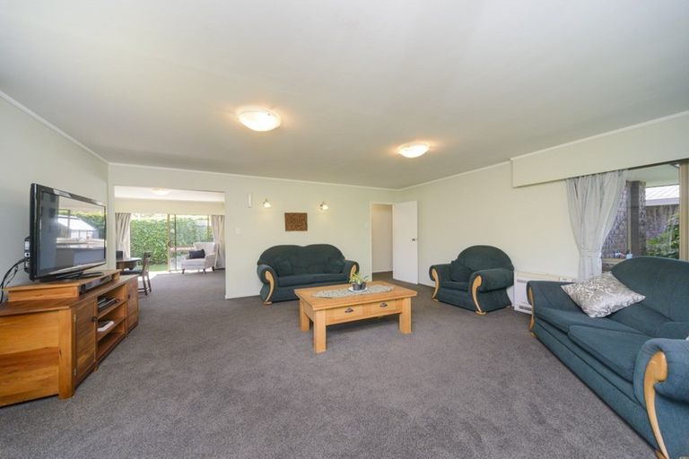 Photo of property in 15 Truscott Grove, Awapuni, Palmerston North, 4412