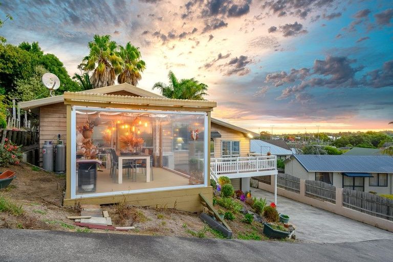 Photo of property in 2/24 Cranberry Place, Bucklands Beach, Auckland, 2012