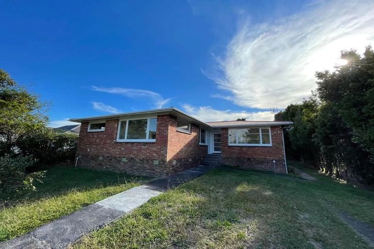 Photo of property in 24 Trojan Crescent, New Lynn, Auckland, 0600