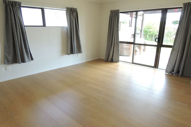 Photo of property in 64 Black Teal Close, Unsworth Heights, Auckland, 0632