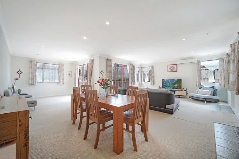 Photo of property in 32 Cairnsvale Rise, Manurewa, Auckland, 2105