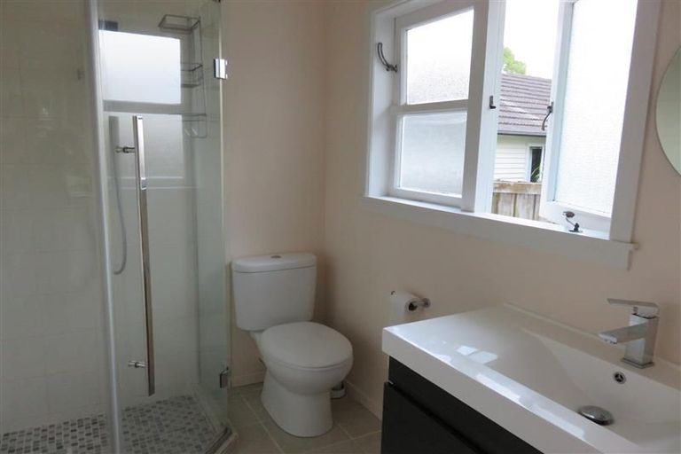 Photo of property in 110 Mcleod Road, Te Atatu South, Auckland, 0610