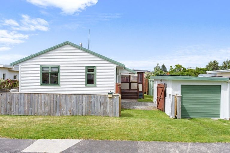 Photo of property in 3 Toi Street, Otaki Beach, Otaki, 5512