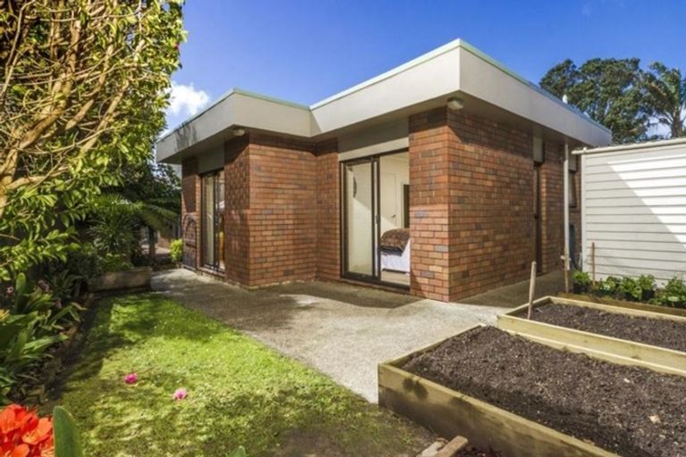 Photo of property in 2c Braemar Road, Castor Bay, Auckland, 0620