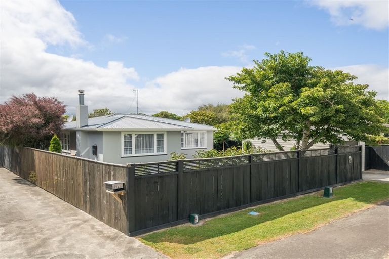 Photo of property in 2 Ascot Street, Hokowhitu, Palmerston North, 4410