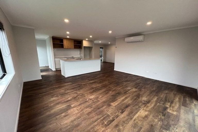 Photo of property in 4 Hooton Drive, Kumeu, 0810