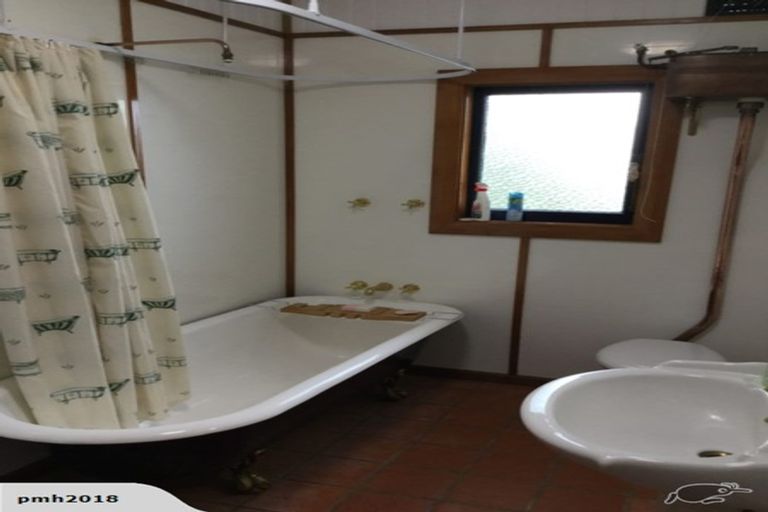 Photo of property in 39 Ngaio Road, Kelburn, Wellington, 6012