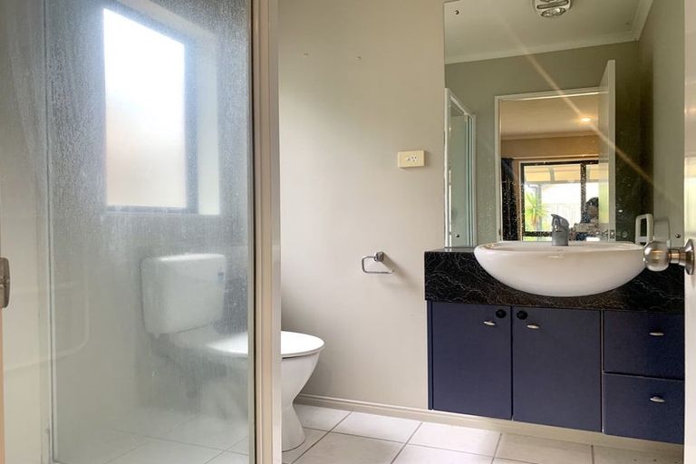 Photo of property in 7 Applebox Lane, Henderson, Auckland, 0612