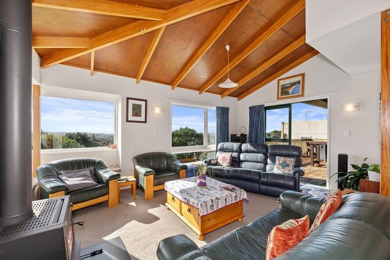 Photo of property in 315 Glenfield Road, Glenfield, Auckland, 0629