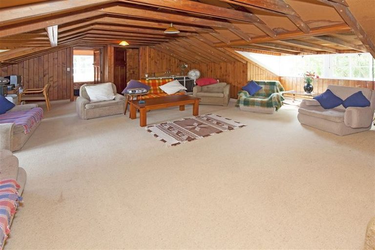 Photo of property in 130 Boord Crescent, Kumeu, 0891