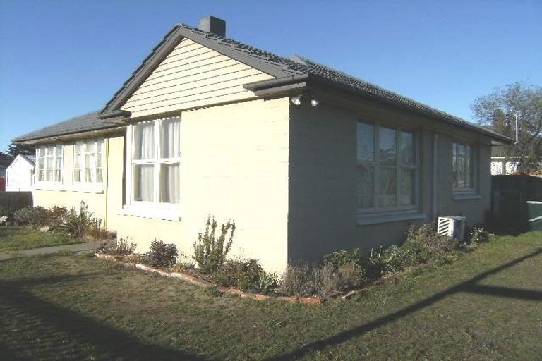 Photo of property in 16 Gilberthorpes Road, Islington, Christchurch, 8042