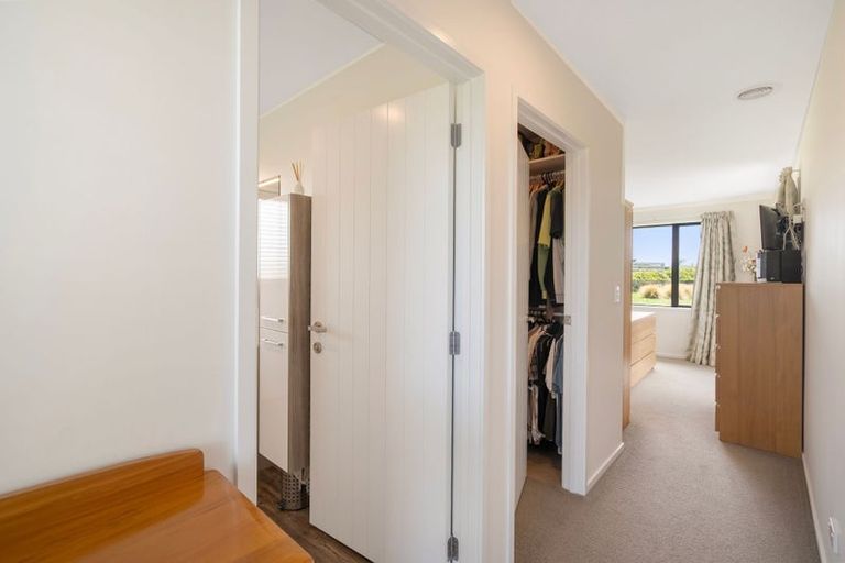 Photo of property in 24 Whitcombe Place, Darfield, 7571