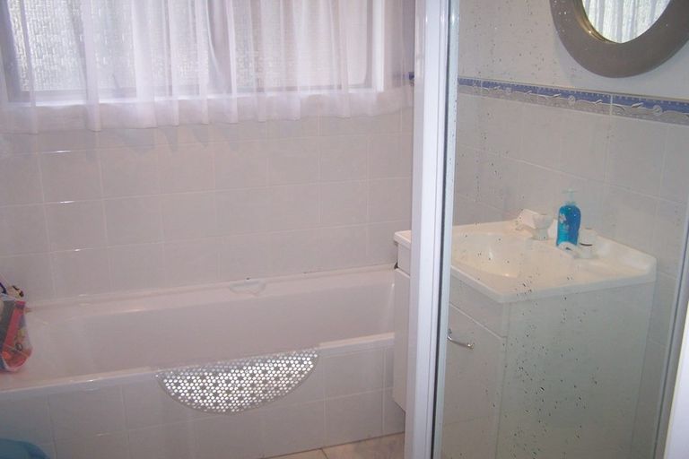 Photo of property in 54 Robbies Road, Shelly Park, Auckland, 2014