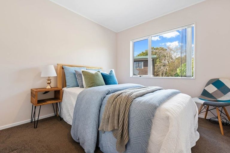 Photo of property in 2/21 Lochend Place, Highland Park, Auckland, 2010