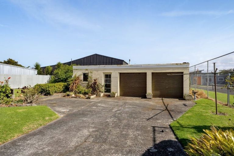 Photo of property in 16 Old South Road, Okato, 4335