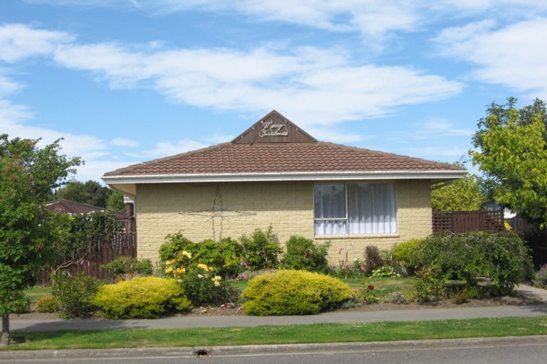 Photo of property in 74 Royal Park Drive, Parklands, Christchurch, 8083