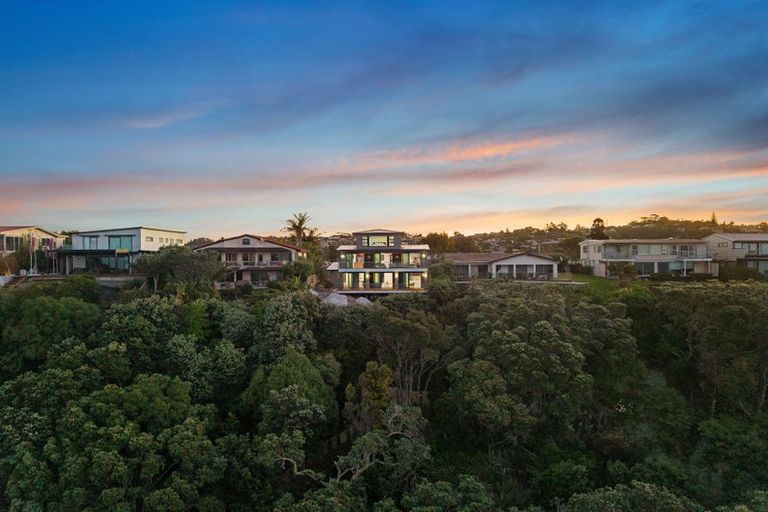 Photo of property in 236 Vipond Road, Stanmore Bay, Whangaparaoa, 0932