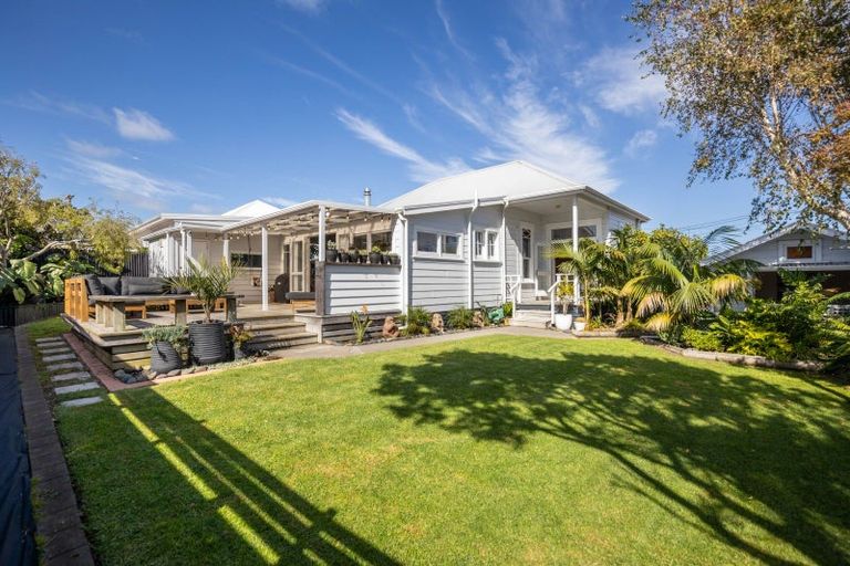 Photo of property in 17 Kowhai Street, Strandon, New Plymouth, 4312