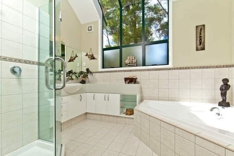 Photo of property in 56 Roland Road, Greenhithe, Auckland, 0632