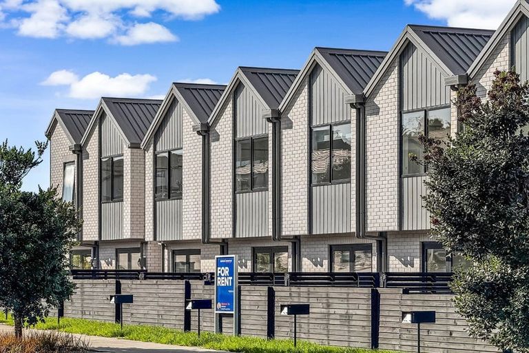 Photo of property in 2/21 Makomako Drive, Orewa, 0931