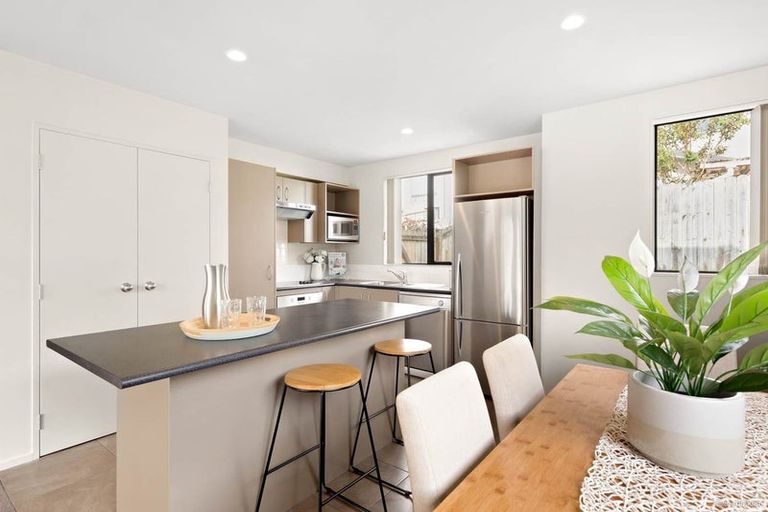 Photo of property in 33 Cityview Place, Massey, Auckland, 0614