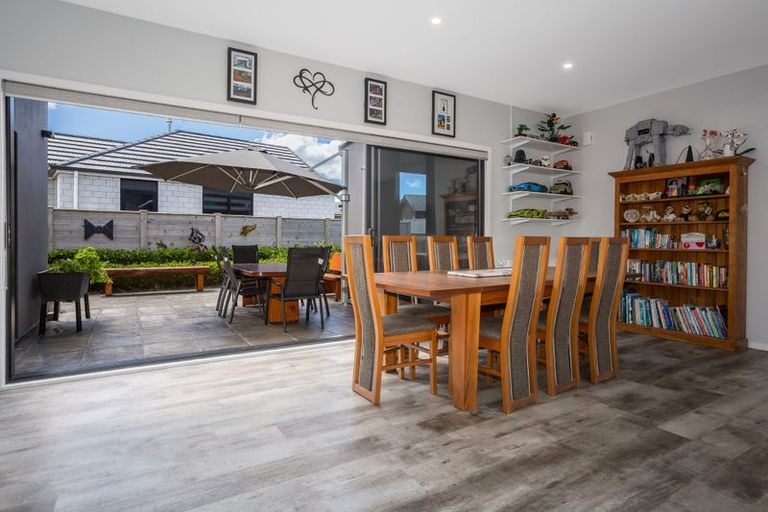 Photo of property in 55 Queen Charlotte Drive, Aotea, Porirua, 5024