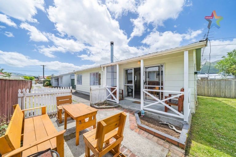 Photo of property in 1a Randwick Crescent, Moera, Lower Hutt, 5010