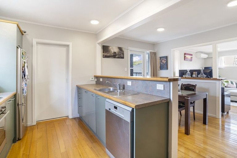 Photo of property in 16 Vera Road, Te Atatu South, Auckland, 0610