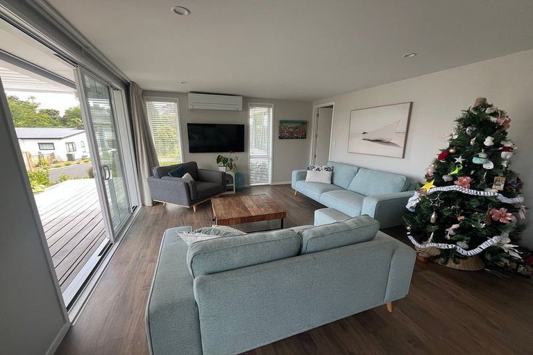 Photo of property in 13 Odlin Lane, Red Beach, 0932