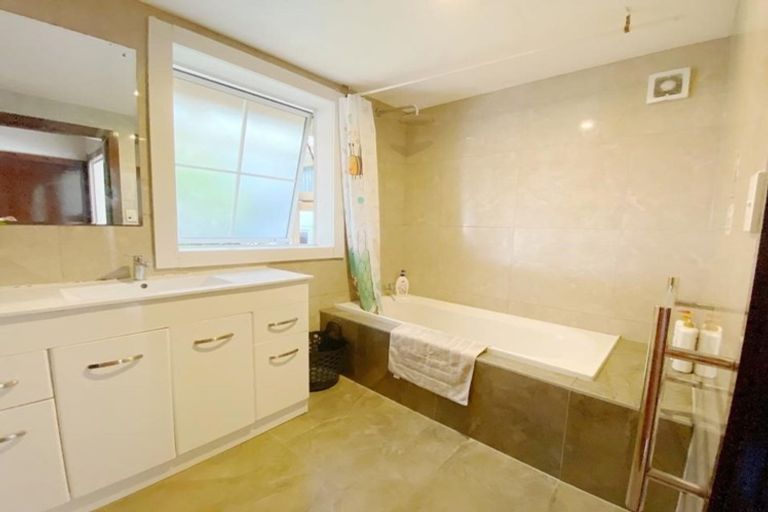 Photo of property in 397 Lake Road, Takapuna, Auckland, 0622