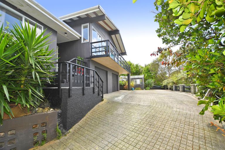 Photo of property in 17 Wonderview Road, Leigh, 0985