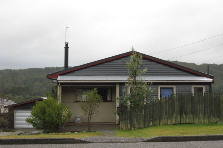 Photo of property in 71 Omapere Street, Dobson, Greymouth, 7805
